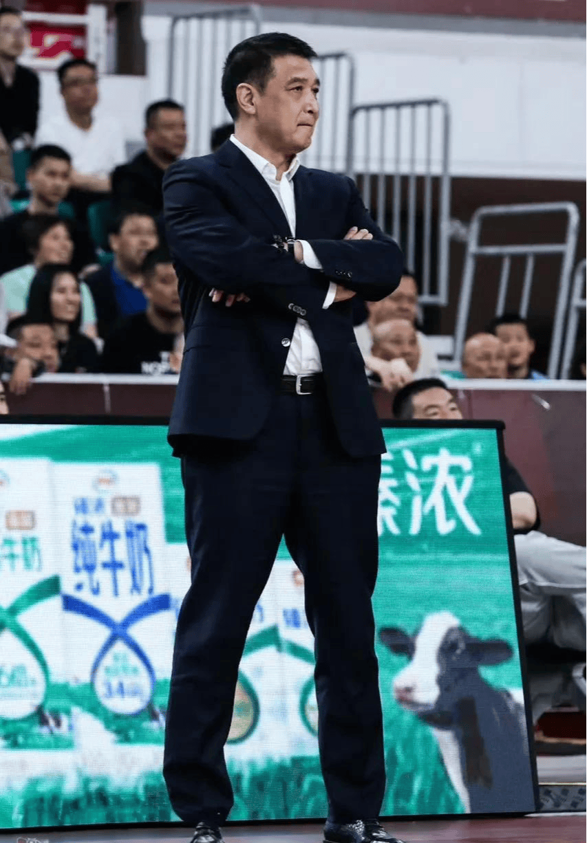 关于北控官方:闵鹿蕾因个人原因辞职聘请张庆鹏担任主教练的信息