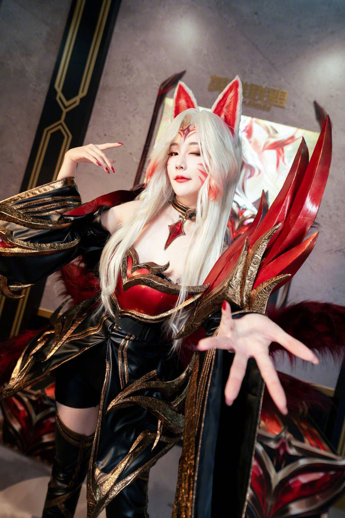 DA阿狸cos：这么巧啊，你也来排队接E么(英雄联盟阿狸去衣星月设计)